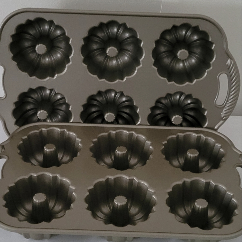 Nordic Ware Cast Aluminum Bundtlette Cake Pan
